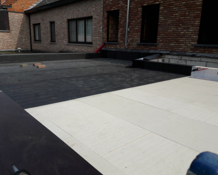 Secuone epdm gelijmd op Recticel Powerdeck F isolatie