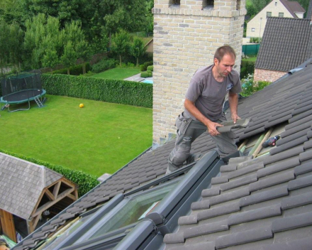 afwerken pannen rond Velux combinatie